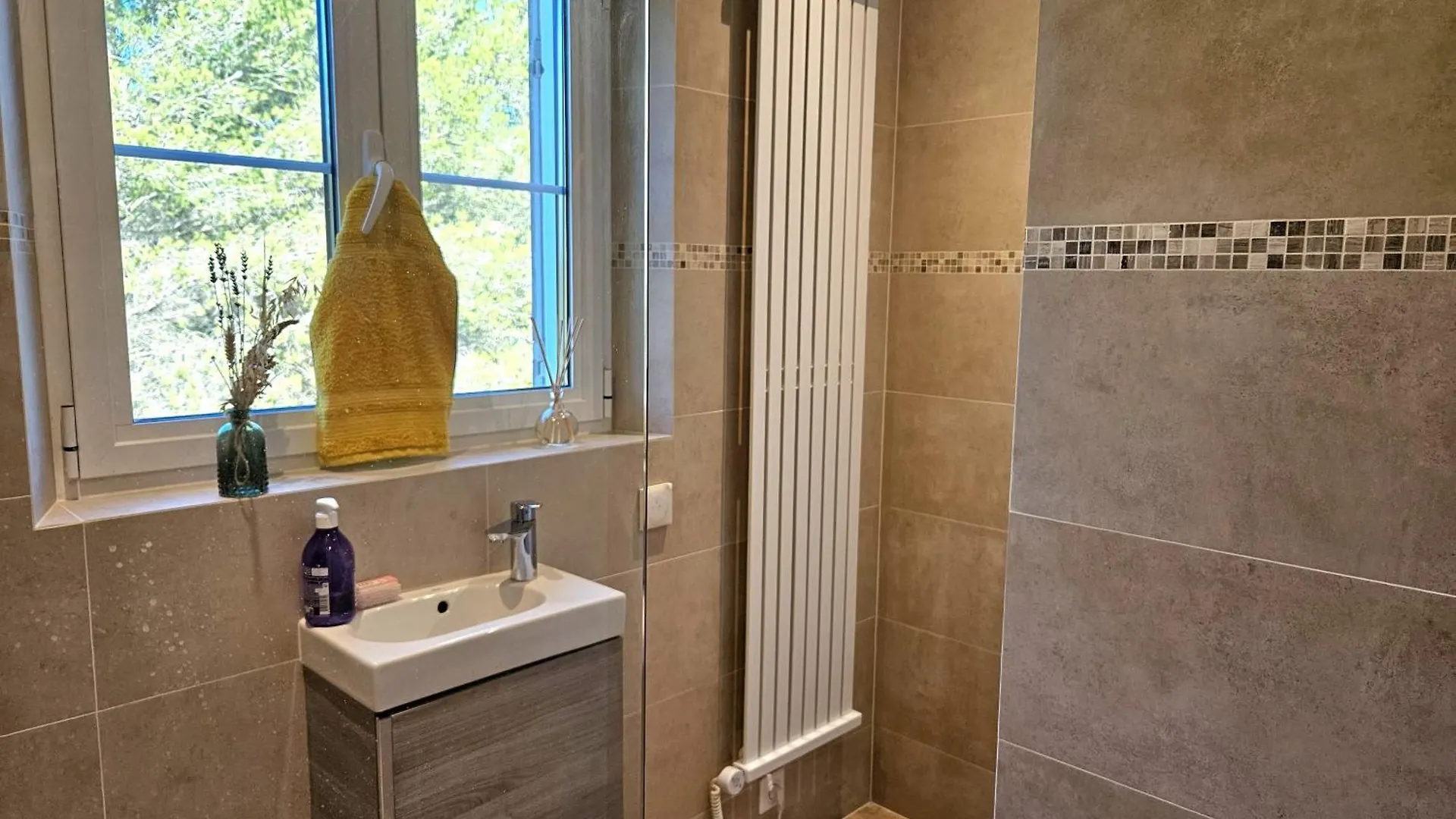 La Villa Kef Lambesc Bed & Breakfast