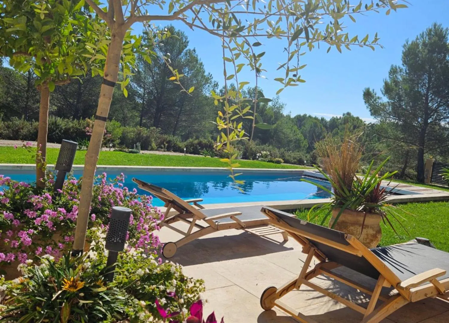 La Villa Kef Lambesc Bed & Breakfast